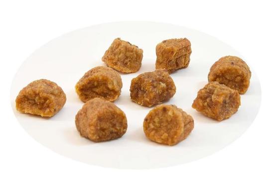 La carne per cani spoglia la macchina a scatti dell'alimento per animali domestici dei bastoni con il sistema automatico del vassoio