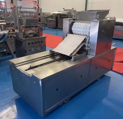 Macchina di fabbricazione di biscotti del cane di vita completa, attrezzatura del cibo per cani di cure odontoiatriche dell'animale domestico