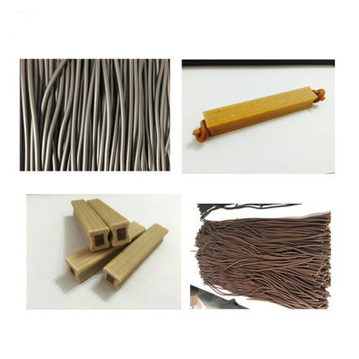 Animale domestico gemellato degli spuntini del cane di colore di torsione che fa macchina che mastica produzione alimentare