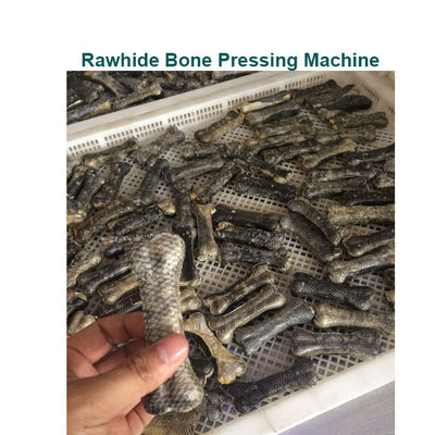 Osso di cane del creatore dell'alimento per animali domestici che fa pellame greggio a macchina inseguire elaborazione di masticazioni