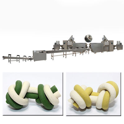 Il cane che mastica l'espulsore/animale domestico del cibo per cani degli ossequi tratta l'espulsore di masticazioni