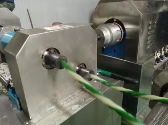Espulsore completamente automatico della pallina dell'alimentazione dell'attrezzatura di elaborazione del cibo per cani