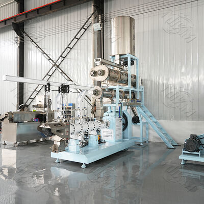 Macchina per estrusori bagnati a doppia vite ad alta capacità, estrusore / espansore a doppia vite per la produzione di mangimi per pesci galleggianti e alimenti per animali domestici